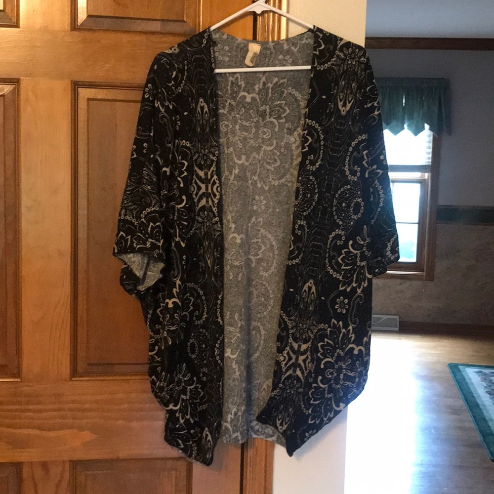 Women’s short-sleeved cardigan